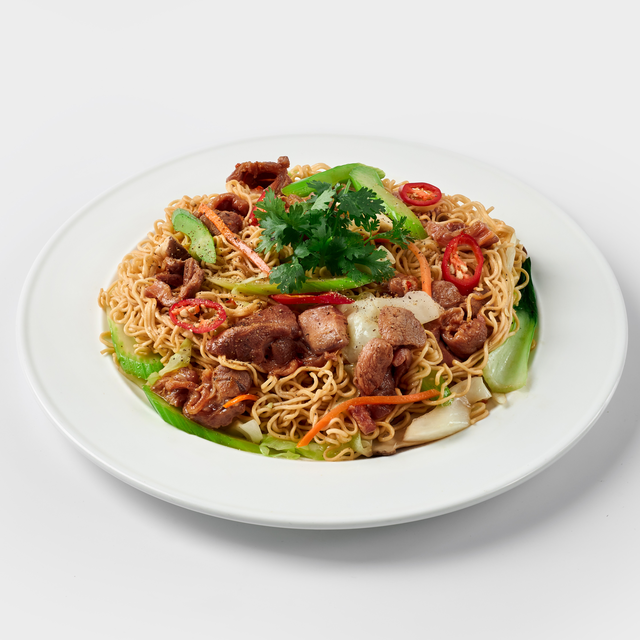 Mì Xào Bò - Stir-Fried Noodles with Beef.